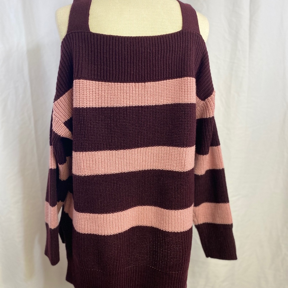 COLD SHOULDER SWEATER TUNIC